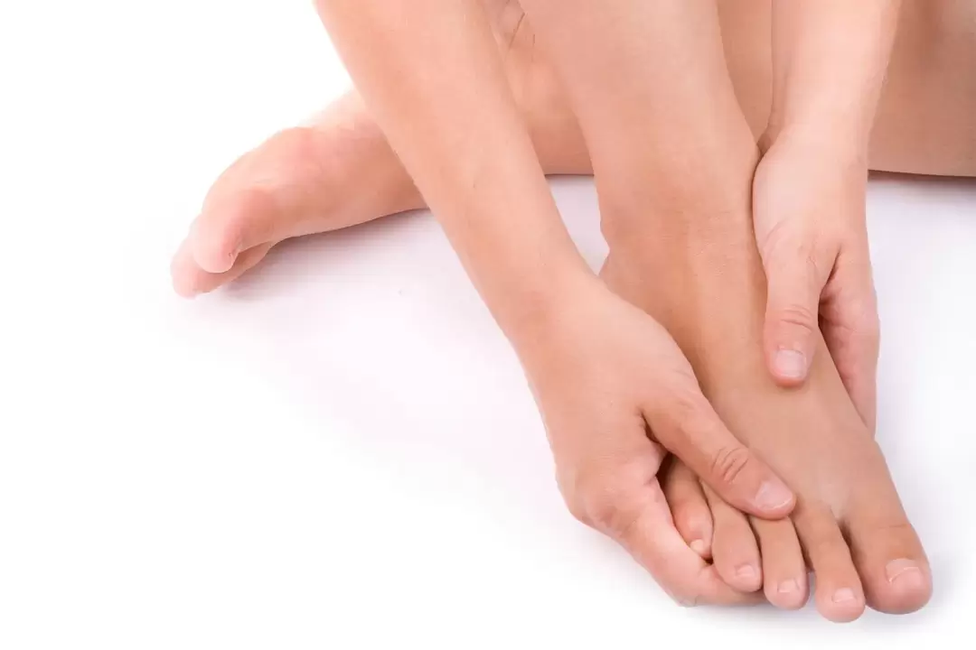 frotter le spray Hondro Sol Valgus contre l'oignon